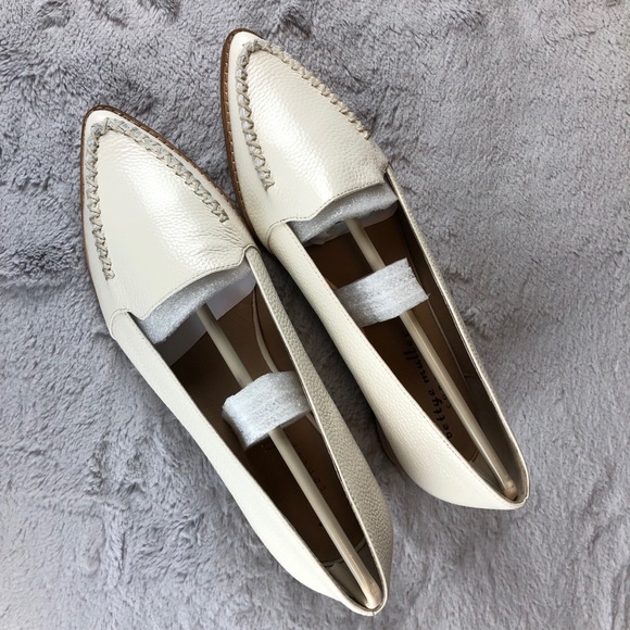 100% Leather Bettye Muller Chet Pointed Toe Loafer - Picture 1 of 11